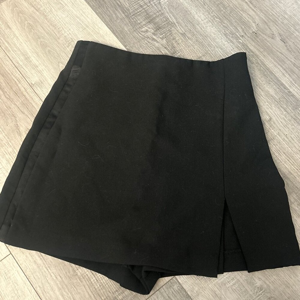 Black Skort